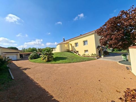 Maison avec beaux volumes - fort potentiel
