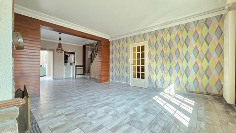 Grande maison disposant de 7 chambres, d'un hangar et d'un local professionnel