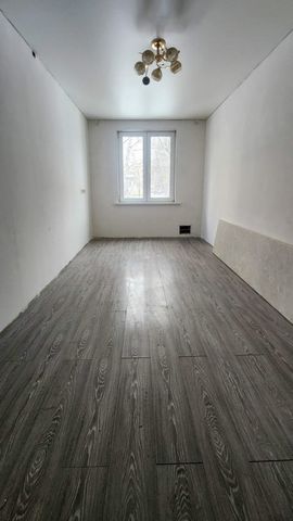 Продается 2-х комнатная квартира в г. Щелково на улице Сиреневая, д. 26. Квартира расположена на 3-ем этаже 5-ти этажного панельного дома. Общая площадь 46,2 кв.м., просторные комнаты 19 кв.м., и 13,5 кв.м., кухня 6 кв.м., санузел совмещен, есть балк...