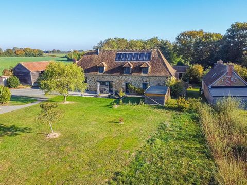 Grange Rénovée avec 1 hectare et Dépendances