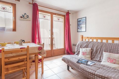 Property Le Lumio is located in Montgenèvre ski resort. It is to be found 200 meters from the skilifts, 220 meters to the Ski School and 600 meters to the shops. You'll find a carpark nearby. Surface area : about 42 m². Orientation : South. Living ro...