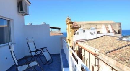 Independent townhouse free on two sides located in the oldest quarter of the Castellammare del Golfo. Independent townhouse free on two sides located in the oldest quarter of the Castellammare del Golfo. The building is in good condition since it was...