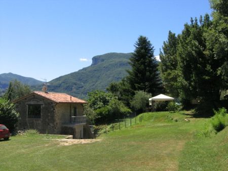 Four-storey country house recently renovated surrounded by a 6000 sq m land Close to Barga, recently renovated country house and its guest house – formerly a barn – surrounded by a 6000 sq m land. The four-storey house consists of: On the lower floor...