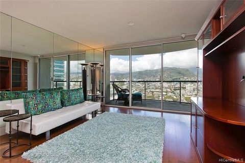 Med spektakulär utsikt över bergen och staden är denna utsökt vackra delvis möblerade 1 sovrum, 1 bad, 1 parkering vid Allure Waikiki inflyttningsklar. En öppen konceptdesign med trägolv, anpassad belysning, fönster från golv till tak som fångar den ...