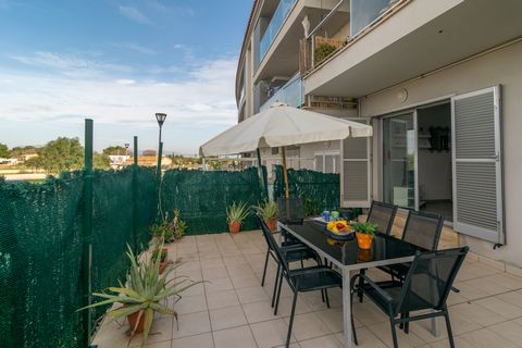 In this modern apartment, 5 guests will enjoy the sun and the beach in one of the most wonderful towns in Mallorca, Alcúdia. Our guests can enjoy their lunches and dinners outdoors on the two beautiful terraces that the apartment offers. The first is...