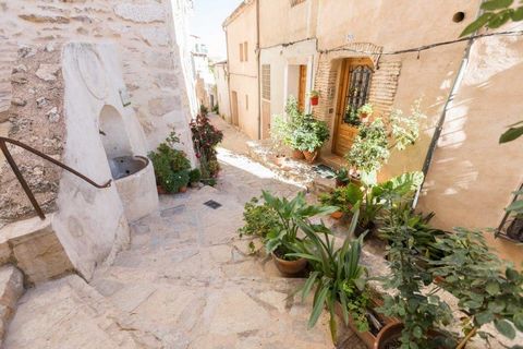Excellent 3 Bed Townhouse For Sale in Bocairent Valencia Province Spain Esales Property ID: es5553432 Property Location Calle La Premsa, 4 Bocairent Valencia 46880 Spain Property Details With its glorious natural scenery, warm climate, welcoming cult...