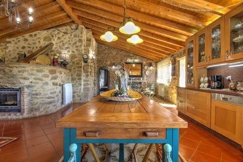 Exceptional Quinta full of details and features with several annexes, swimming pool, carob trees, olive trees, fruit trees and many other trees and plant species. With an unusual potential, both for agriculture and for events. A very rare product in ...