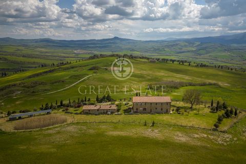 In the spectacular Val d' Orcia, wonderful property for sale consisting of farmhouse, annex and surrounding land. The farmhouse, which is on 2 floors, has 3 flats on each floor of various sizes, equipped with all comforts, for an overall total of 6 c...