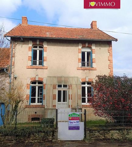 Located in Moureuille. SEMI DETACHED HOUSE WITH BARN ON 5600M2 JOVIMMO votre agent commercial Hetty VAN RIEL ... This house needs some updating. It is semi detached on one side but this is with its barn. You enter through a veranda and a small entran...