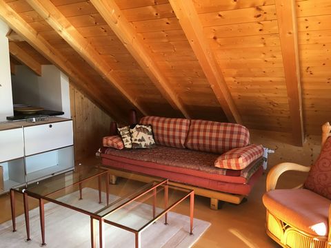 Elegant spruce attic, with loft windows and balcony (78 m) for rent. Grandiose mountain view, beautiful sunny balcony (east side) and natural stone floors. The loft extends over 2 rooms (dining room, living room, bedroom) and a separate toilet and ba...