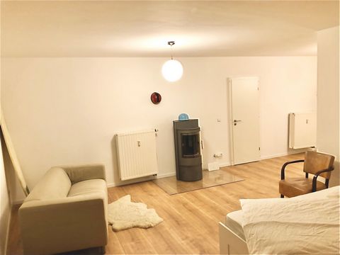 Welcome to Kamenz, stranded by job, personal circumstances or free time? Here you will find the perfect apartment for a stay. Located directly in the center, bright and quiet. 3 min walk to the train station, the market is a stone's throw away and in...