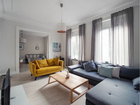 ENGLISH Modern furnished apartment in the middle of Siegburg. This modern designed apartment in an old building with beautiful stucco applications in Siegburg is perfect for a longer stay. A fully equipped kitchen allows you to prepare magical dishes...