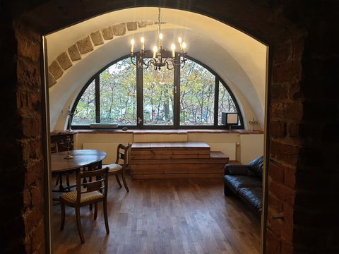 Relax, enjoy the peace and nature and still be in Berlin in an hour with the RE7? This is possible in our rustic vaulted apartment in Wiesenburg Castle, built around 1456. The apartment is fully furnished and the kitchen is equipped. As an extra on t...