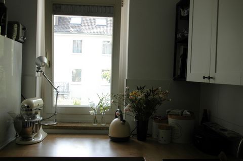 My beautiful apartment in the Vorderer Westen with a balcony is available for rent on a limited-term basis. I moved into this newly renovated apartment 2 1/2 years ago. The apartment is furnished, and the kitchen is equipped with all the necessary it...