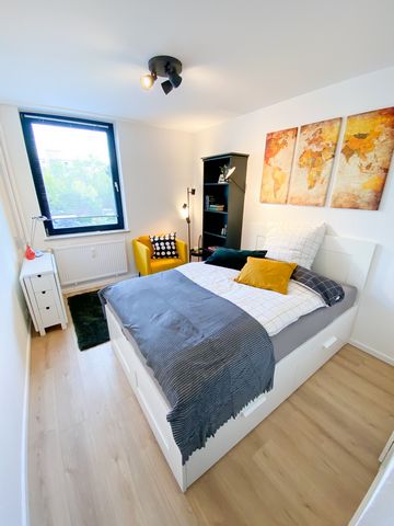 The location of the apartment offers optimal accessibility via public transport and by car. The A60 and A643 are easily accessible. The property is well-maintained and you can reach the apartment comfortably via an elevator. You enter the apartment a...
