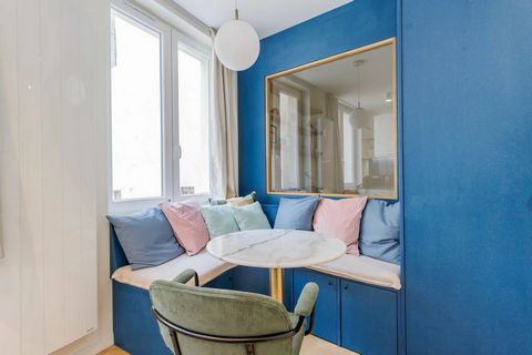 This is a beautiful 20m2 flat on the 4th floor without a lift. It has been meticulously renovated to provide a modern, functional space, perfectly in keeping with the elegant atmosphere of the 6th arrondissement. It is located in the Saint-Germain-de...