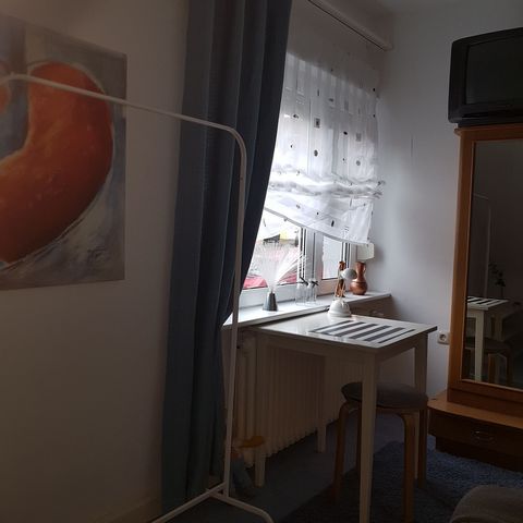 .... fully furnished apartments 70m² are available for temporary rental. For example, in the event of an insured event, if there has been a fire or water damage has occurred and you have to leave your home for a while. In the case of medical treatmen...