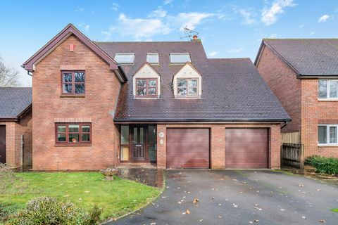 A spacious and much improved detached house in a leafy cul-de-sac location, with three reception rooms, six bedrooms, three en-suites and family bathroom. There are landscaped gardens which back onto a park, a large driveway and double garage. Enteri...
