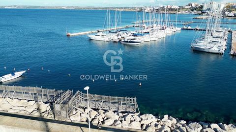 GALLIPOLI - LECCE - SALENTO Boatyard with state concession In the outskirts of Gallipoli, we are delighted to offer for sale, on an exclusive basis, a large warehouse used as boatyard. It is equipped a workshop, two warehouses, an office, a dressing ...