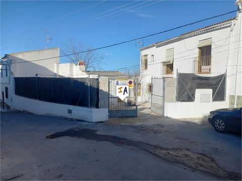 Nice house in the quiet popular village of La Rabita with easy access and only 15 minutes from Alcala la Real in the south of the province of Jaen in Andalucia, Spain, a city with bars, restaurants, a hospital, schools and many leisure facilities. Th...