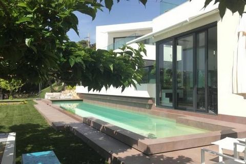 Superb architect-designed house, modern, recently renovated, located in La Turbie close to the principality and motorway access. The villa consists of: - On the ground floor: large living room with fireplace, cinema lounge, office, large kitchen with...