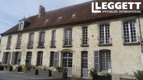 86588EI61 - Sumptuous Town house, dating from oldest parts the C15th with a charming C18th façade, very well located in the historic quarter of this beautiful historic market town in the Perche National Park - just 2 hrs Paris. Exceptionally well res...