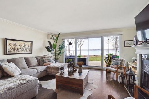 WATERFRONT Totally and exquisitely renovated. Type B condo. The townhouse model... the favourite at the Hudson Club. 82' x 35
