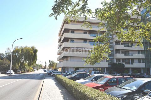 Excellent store for sale in Vilamoura. In an excellent condition, with a large room and another separate room, one bathroom. Located next to the marina of Vilamoura, due to its condition, this store has a high rental potential and is therefore a grea...