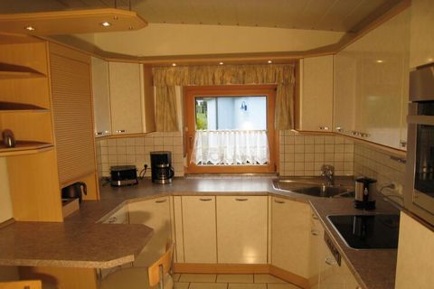 Notre maison de vacances est située à Neumagen-Dhron/Mosel dans un quartier résidentiel calme et vous y vivrez seul. La maison dispose de deux chambres doubles et d'un grand salon-salle à manger avec cheminée, qui crée une atmosphère chaleureuse par ...