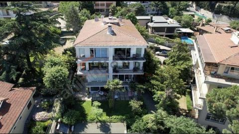 L’appartement à vendre est situé à Uskudar. Uskudar est un quartier situé sur la rive asiatique d’Istanbul. Il est bordé par Beykoz, Umraniye, Kadikoy et Ataşehir. La région est connue pour son importance historique et culturelle, ainsi que pour ses ...