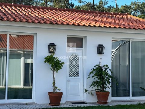 Banzão is a quiet and calm residential area located in Colares, Sintra. The area is known for its proximity to the beaches of the area (Praia das Maças, Praia Grande, Praia de São Julião and more...) and to the Serra de Sintra. It is the ideal place ...