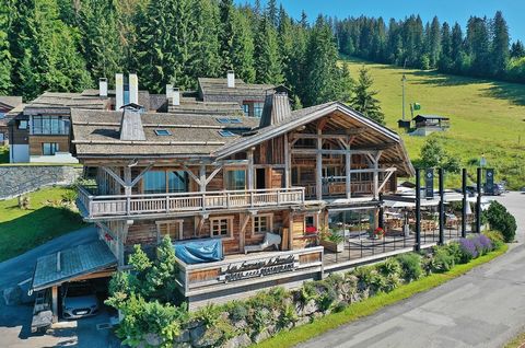 Magnificent real estate complex from old farms of the 18th century ideally located on foot of the slopes with a magnificent view of the surrounding mountains. Currently operated as a hotel, restaurant and bed and breakfast, this place is full of hist...
