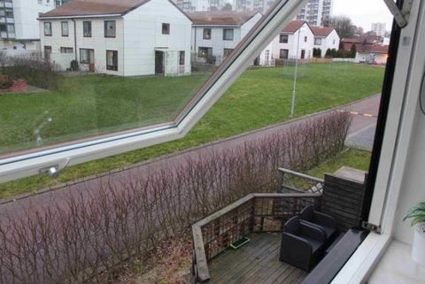 Its a 2 Floor house with 128 sqm for rent, while we are abroad. The house is located close to Vårväderstorget, in Hisingen. The area is close to svarte mösse with walking trails and lakes, and it takes 10 minutes to the city center by tram, tram stop...