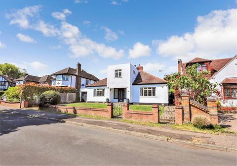 About this property:   Are you in search of a dream home that offers both comfort and convenience? Look no further! This stunning four bedroom detached house offers a multitude of features and sits on a large plot overlooking a beautiful green.   Sit...