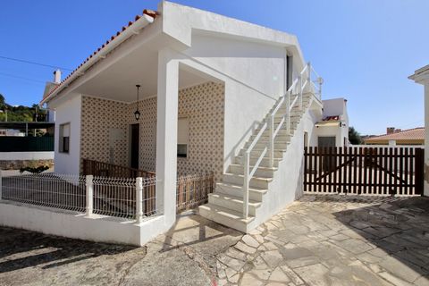 Located in Costa de Prata. Single storey house of typology T3 about 5 min from the City; Fully equipped kitchen; Living room with fireplace and access to a terrace; Pantry/Laundry; A wc; Three Bedrooms; Hallway; Large attic; Exterior with barbecue an...