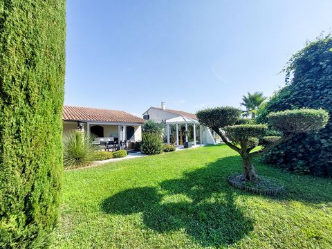 Ideally located at the gateway to Provence and the sun, in the Orange sector, a dynamic city, rich in history, the Christine Miranda Immobilier agency invites you to discover for sale a very nice property. In a residential area, in the heart of a 4,5...