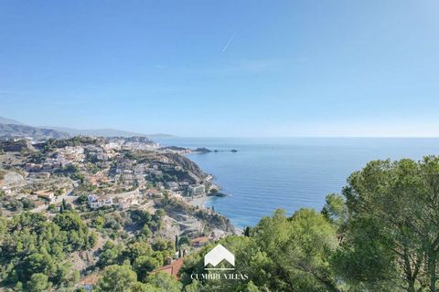 This building plot is located in the neighbourhood of Cotobro in Almuñécar, at a 15-minute walk from the beach. From the plot, there are views of the sea and mountains. You can build a house of 20% of the plot size and a secondary construction of 5% ...
