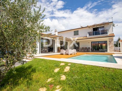 Location: Istarska županija, Ližnjan, Šišan. ISTRIA, ŠIŠAN - Sunny house with swimming pool Šišan is becoming more and more recognizable as one of the most desirable tourist destinations in Istria. Due to its location and spaciousness, this property ...