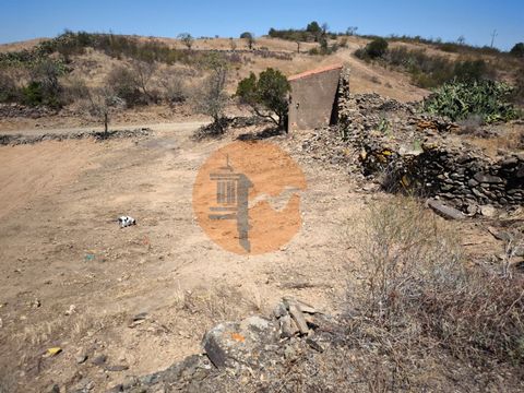 TERRAIN URBAIN - LOT - POUR CONSTRUCTION DE LOGEMENTS - GARAGE ET PISCINE - FURNAZINHAS - ODELEITE - CASTRO MARIM - ALGARVE Terrain urbain de 760m2 à Furnazinhas, Castro Marim. Terrain situé dans le petit village de Furnazinhas, dans une zone privilé...