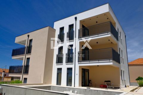 Location: Zadarska županija, Bibinje, Bibinje. ZADAR, BIBINJE - Elegant apartment with pool! New construction! S2-B1 We present to you a unique opportunity - an apartment on the ground floor as part of a new project that includes three modern buildin...