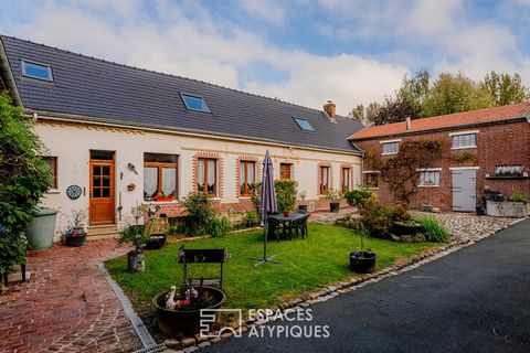 En un entorno rural a solo 20 km de Arras, esta casa de campo de 95,32 m2 Carrez está construida sobre una parcela arbolada de más de 2000 m2. Al pasar por el porche, la casa que data de 1875, en ladrillo y piedra blanca, revela el encanto de una ant...