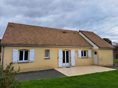 Dans un petit village situé entre BOULOIRE et SAINT-CALAIS, venez découvrir ce joli pavillon de plain-pied comprenant : Une grande pièce de vie lumineuse avec espace cuisine aménagée et équipée, une salle d'eau, un WC indépendant et trois chambres. G...