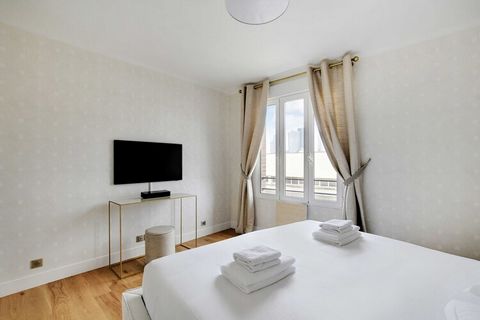 Checkmyguest vous propose à Courbevoie un somptueux et spacieux appartement de 140 m², proposant quatre magnifiques chambres. Situé à proximité du quartier dynamique de La Défense, cet appartement offre un cadre de vie exceptionnel. Profitez du confo...