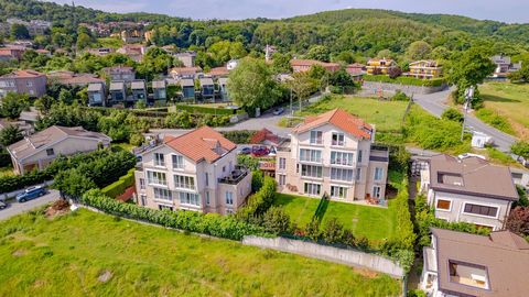 От ERA UNIQUE REAL ESTATE   Sarıyer in Zekeriyaköy   Ближе к центру, на главной улице Двойная передняя панель Подходит для многоцелевого использования 2 здания на продажу     Подходит для компании, головного офиса, детского сада, частной школы, клини...