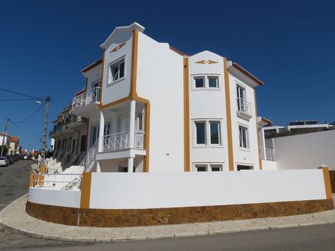 Als u op zoek bent naar kwaliteit van leven, presenteer ik u deze volledig gerenoveerde villa, op een paar kilometer van Lissabon in het pittoreske dorpje Ericeira. Ingevoegd in een woonwijk, blinkt het uit door zijn locatie, aan het begin van de str...