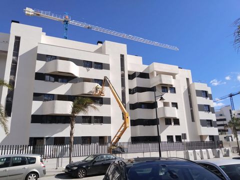 RÉFÉRENCE 0144-00134 Le luxe en bord de mer! * 2 chambres * 2 salles de bain * cuisine US équipée * grande terrasse * 2 places de parking * 1 cave, * piscine Cette copropriété de luxe est située dans une zone de haut standing à Torremolinos: la plage...