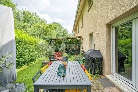 Ref 1130JB: Cessy, close to the center, public transport and all amenities, you will be charmed by this semi-detached house of 100m2 on a plot of 346m2. On the ground floor you will find a large living room with fully equipped open kitchen giving acc...