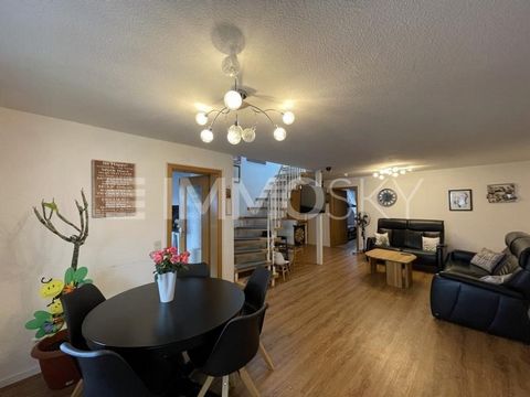 Ici, on vous propose un appartement maisonnette de 3,5 pièces, au milieu du charmant quartier d’Öffingen à Fellbach. L’appartement est situé dans un immeuble de 1992 avec 6 unités résidentielles au deuxième étage. Il n’y a qu’un seul voisin au même é...