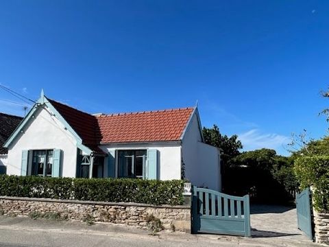 EXKLUSIV MIT BLICK AUF DAS MEER, IMMOBILIER bietet Ihnen ein kleines Juwel in QUIBERON... Dieses charmante Haus aus den 1940er Jahren steckt voller Geschichte, da es einem Langstreckenfahrer gehörte. Nachdem Sie die Schranke überquert haben, entdecke...