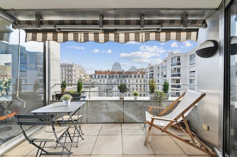 LYON 6 Święte Pothin. W bezpiecznym budynku, na wysokim piętrze, elegancki i komfortowy apartament o powierzchni 172,64 m2 enriron. Składa się z dużego salonu wychodzącego na balkon o powierzchni 9 m2 od strony południowo-wschodniej, wyposażonej kuch...